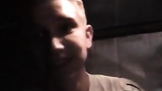 Туристы трахнули девушку у себя в фургоне