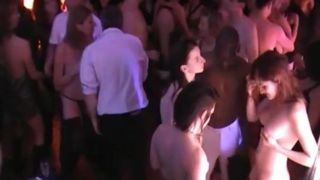 Приватная вечеринка свингеров в закрытом клубе